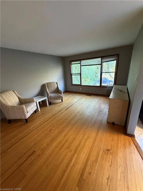10 Cardill Crescent #Upper Level, Waterloo, ON N2L 3Y6