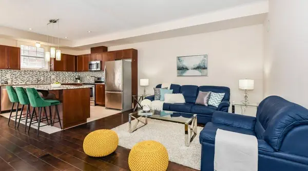 19 Robert Peel RD, Kitchener, ON N2H 0B3