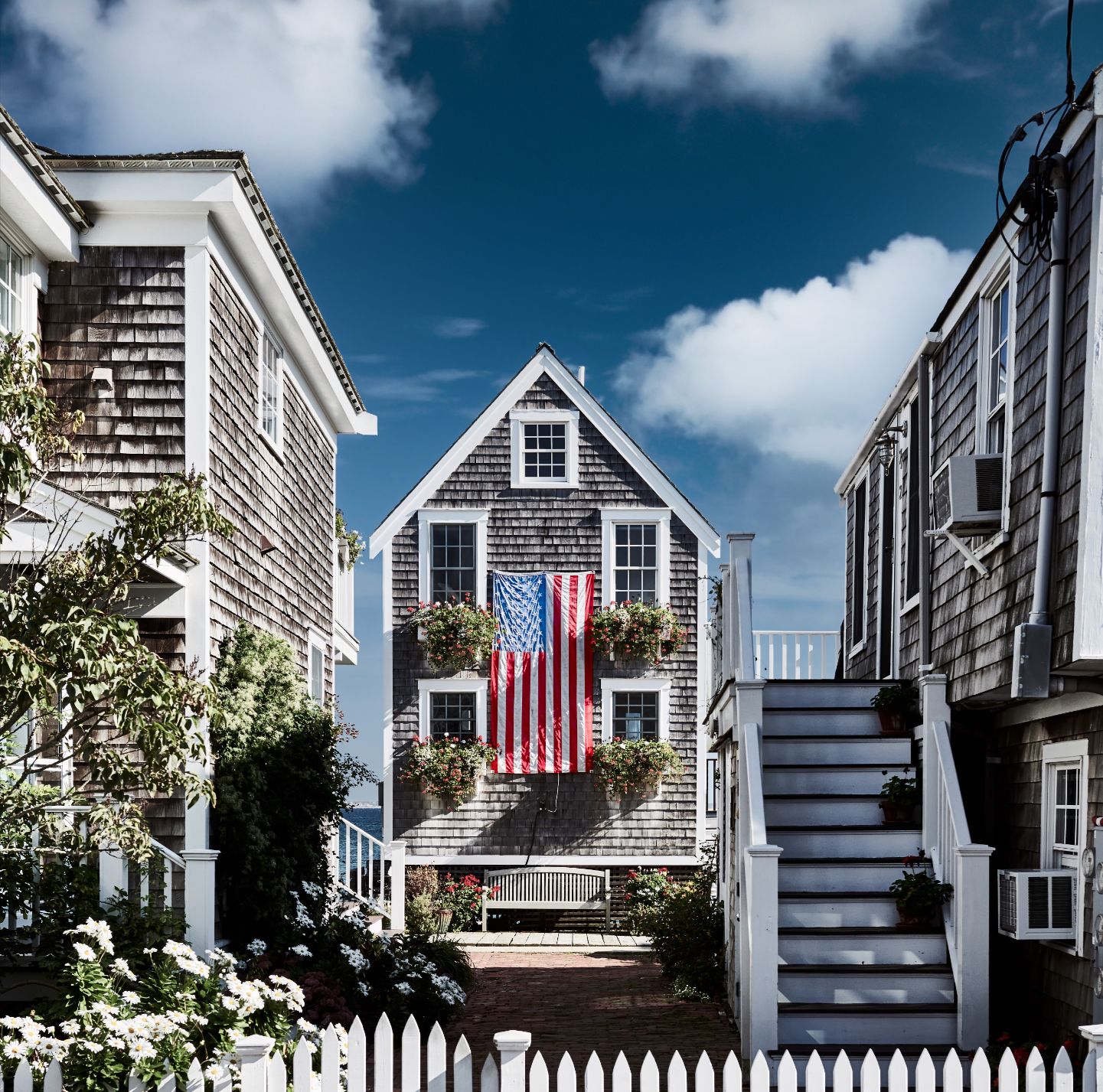 massachusetts-house-usa-flag