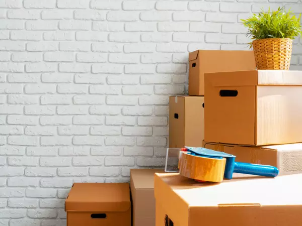 close-up-of-moving-carton-boxes-in-an-empty-room-relocation-massachusetts