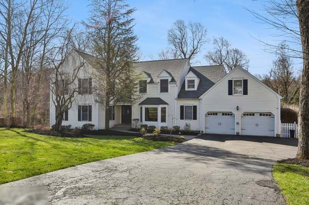 12 Spring Brook Drive exterior