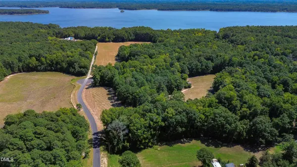 138 Lakeside DR