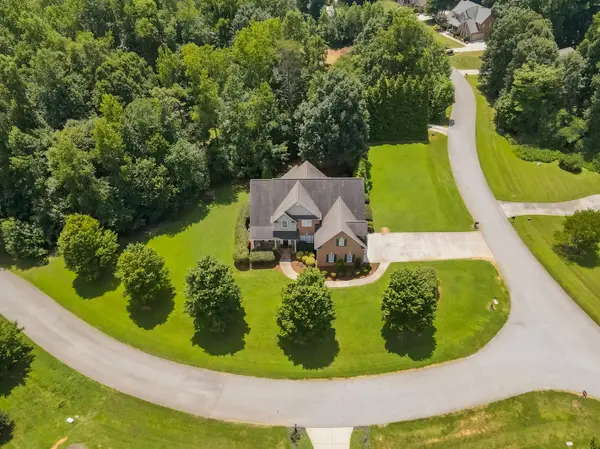 8449 Alice Player Dr, Oak Ridge, NC 27310-9407