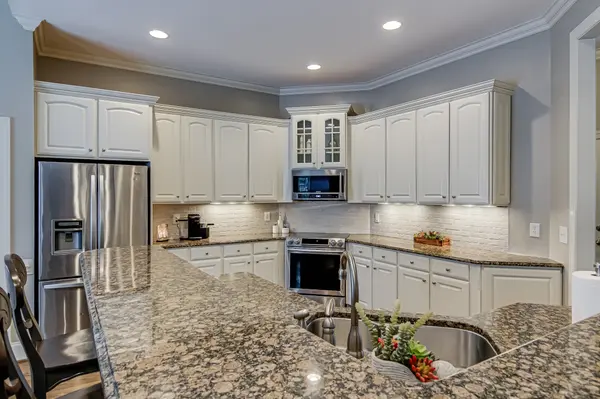 8449 Alice Player Dr, Oak Ridge, NC 27310-9407