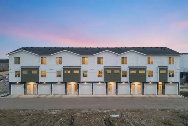 312 Red Sky Villas NE, Calgary, AB T3N 2M2