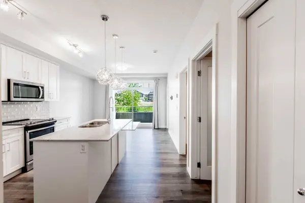 300 Auburn Meadows Common SE #111, Calgary, AB T3M3E7