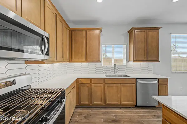 15896 W DESERT HOLLOW Drive, Surprise, AZ 85387