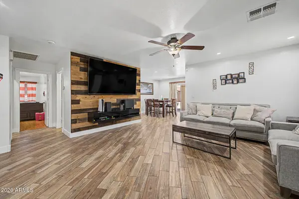 7395 W RANCHO Drive, Glendale, AZ 85303