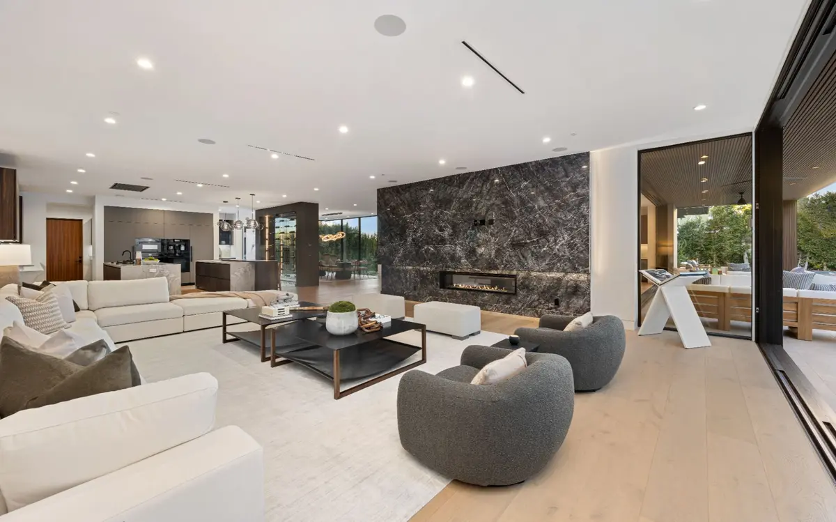 spacious-living-room-with-a-large-couch-and-elegan-2025-02-02-13-38-11-utc