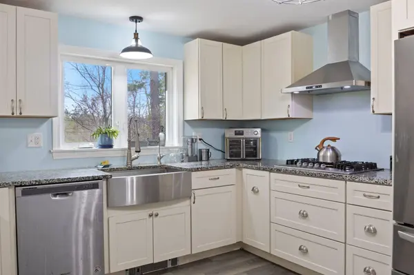 2 Marblehead RD, Windham, NH 03087