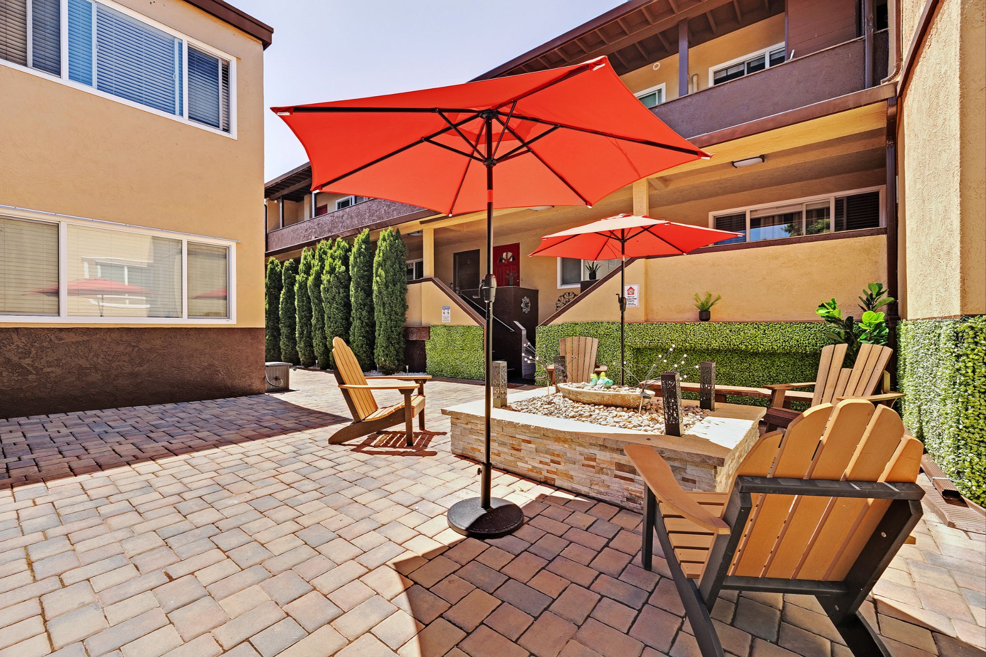 3000 Nicol Avenue courtyard seating