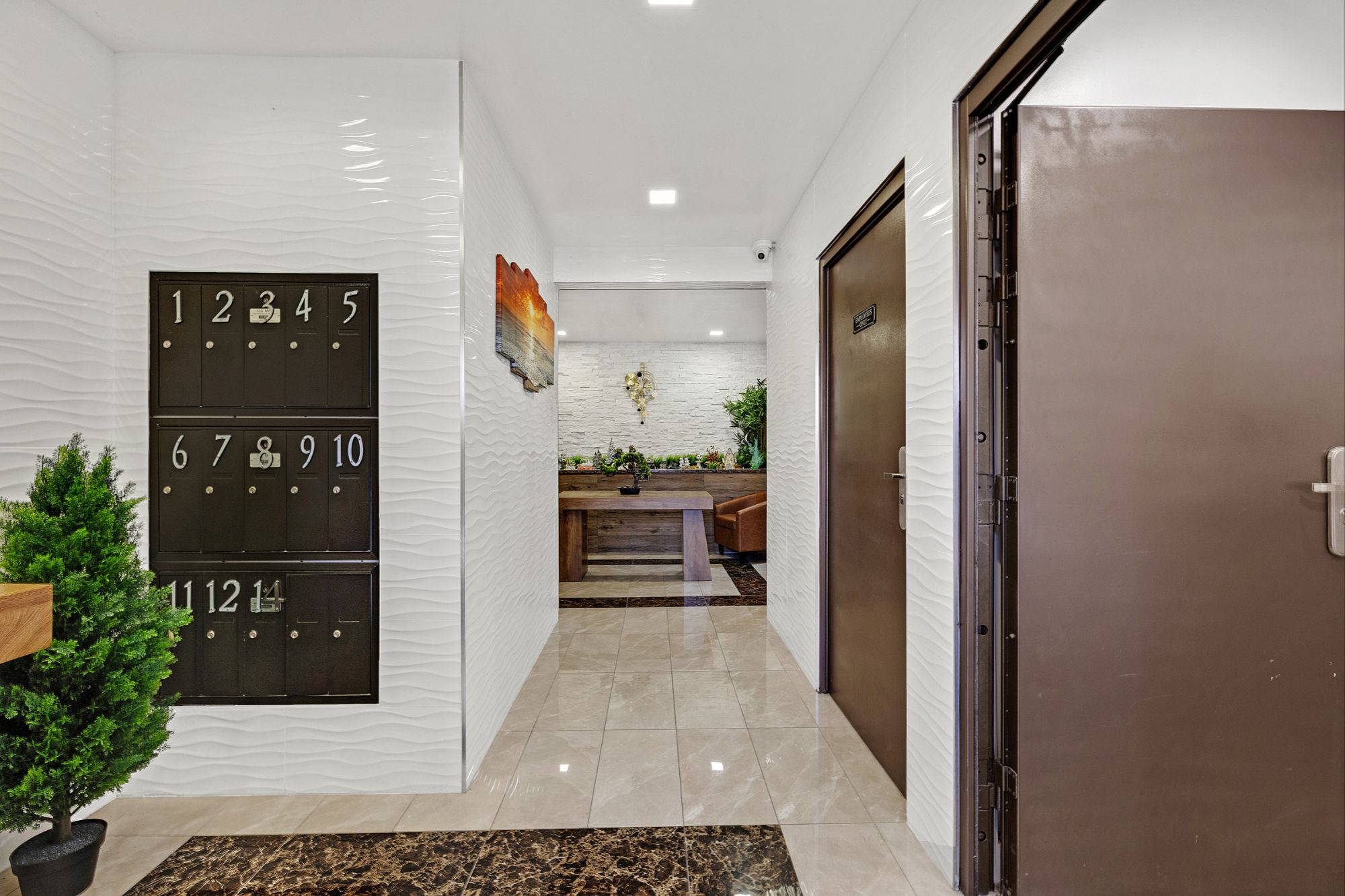 1654 25th Avenue mailboxes and hallway