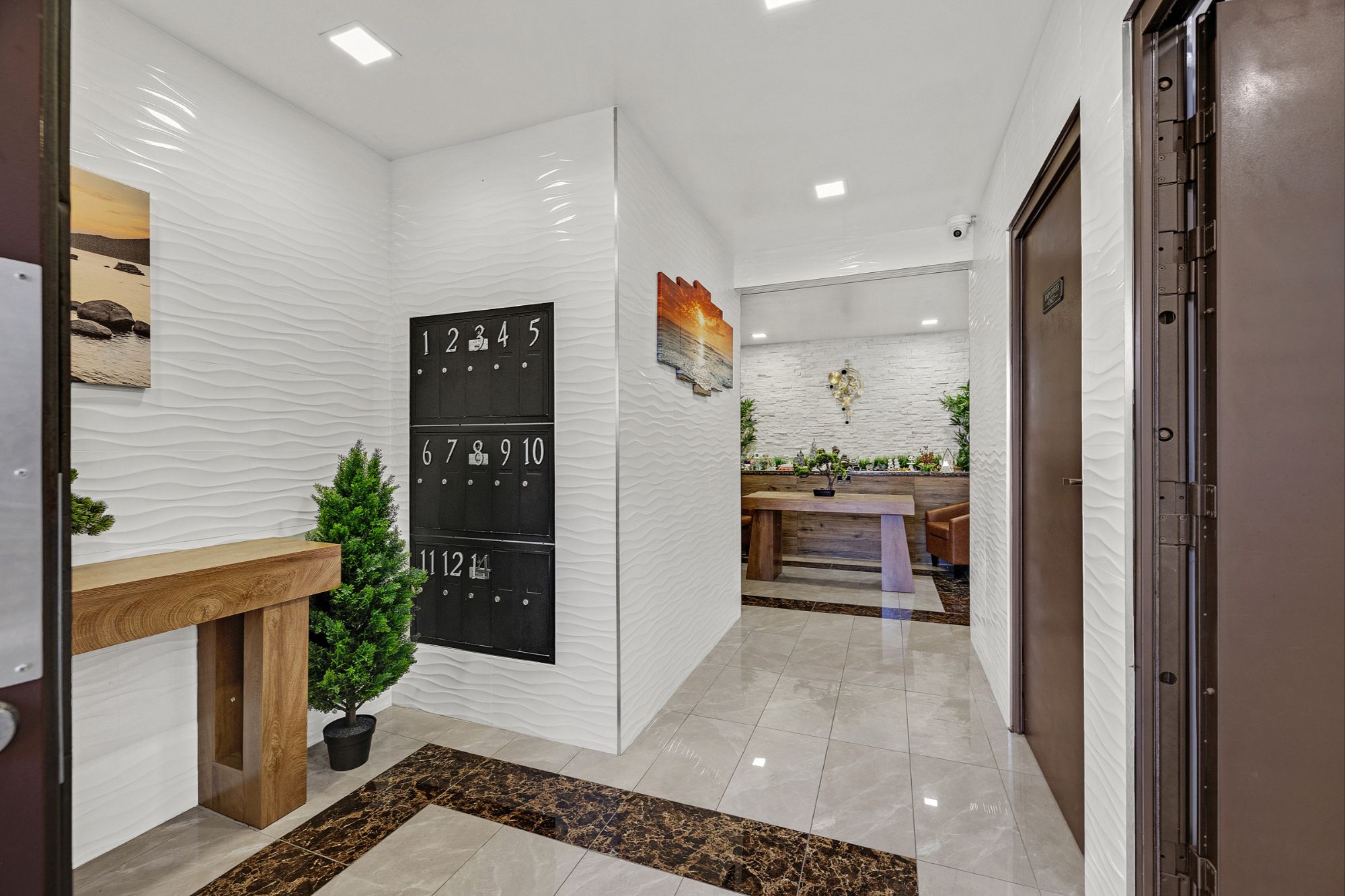 1654 25th Avenue marble foyer