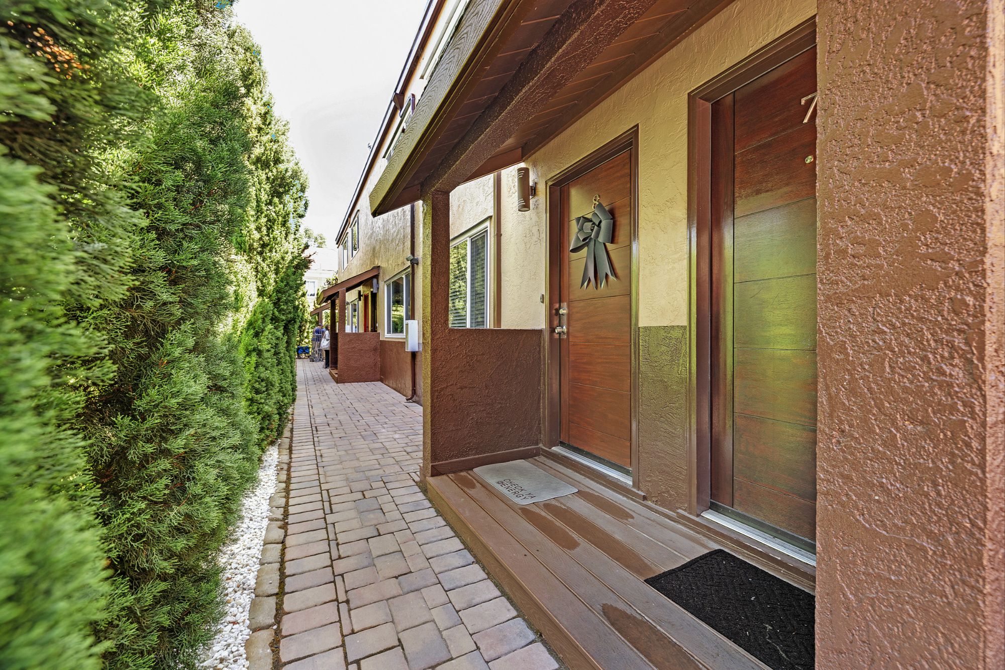 3000 Nicol Avenue exterior walkway