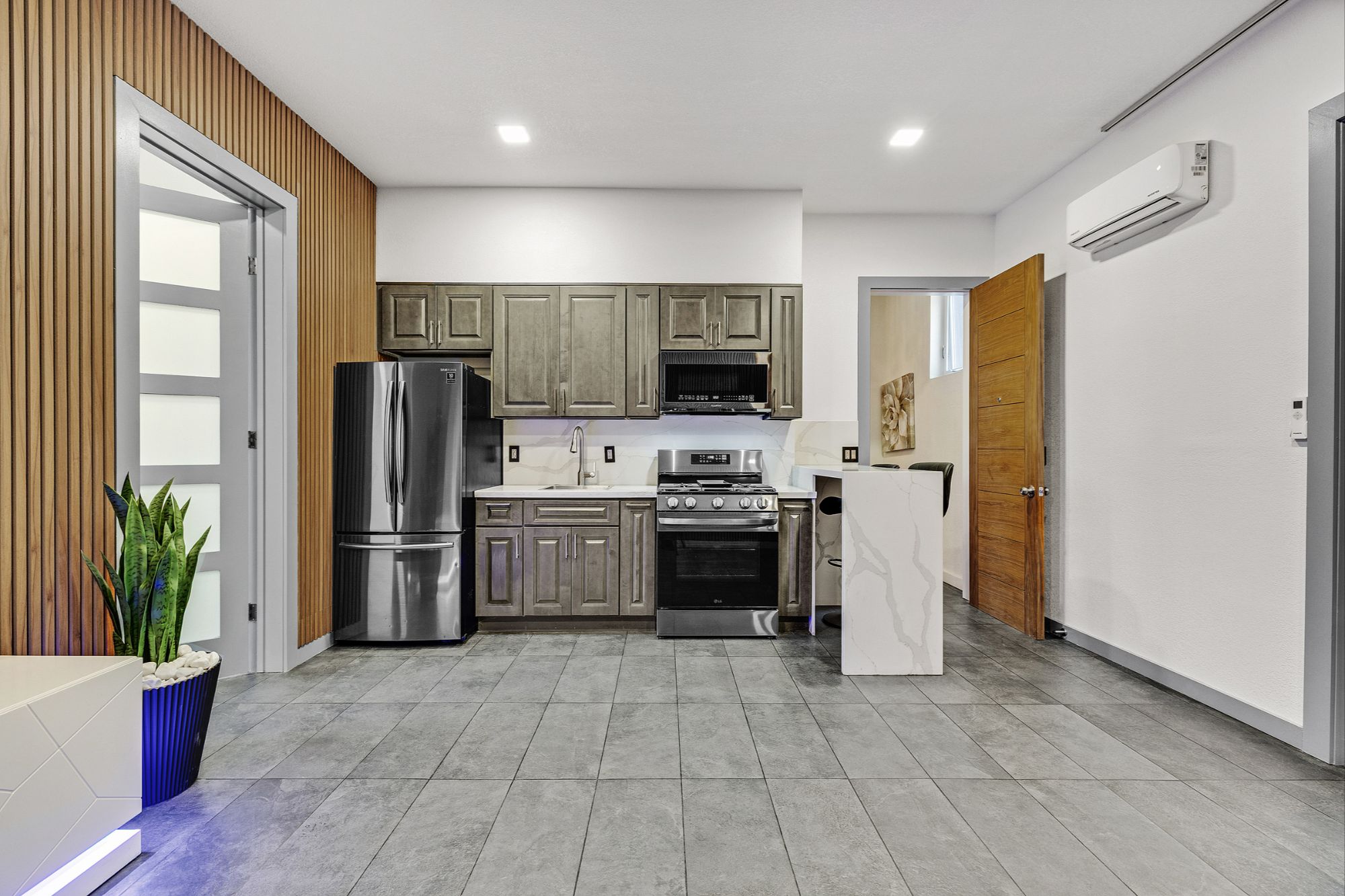 Kitchen and appliances at 2335 Market Street