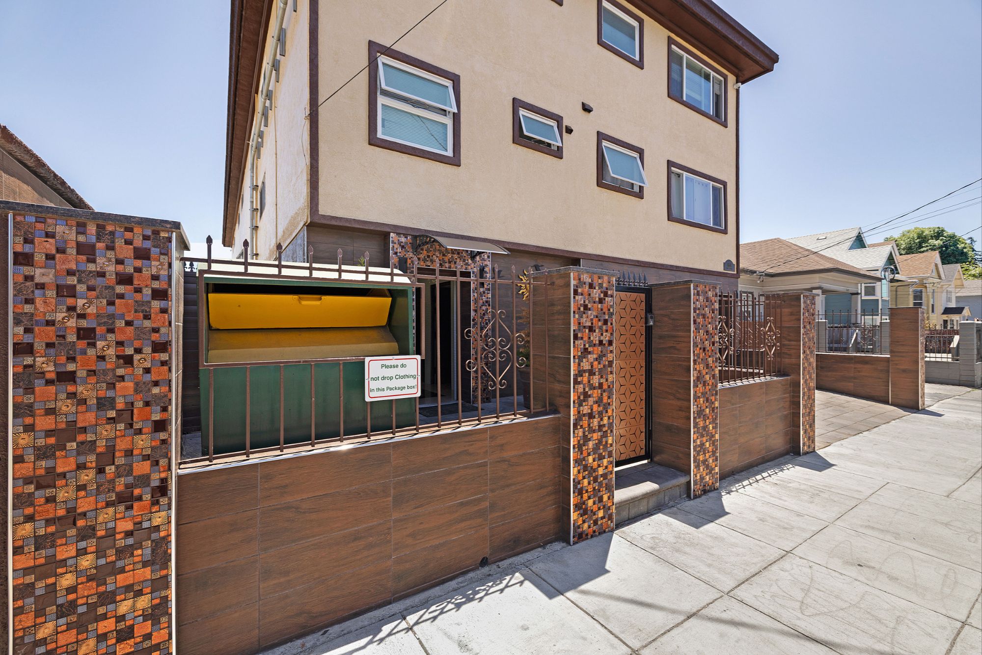 1654 25th Avenue front entry
