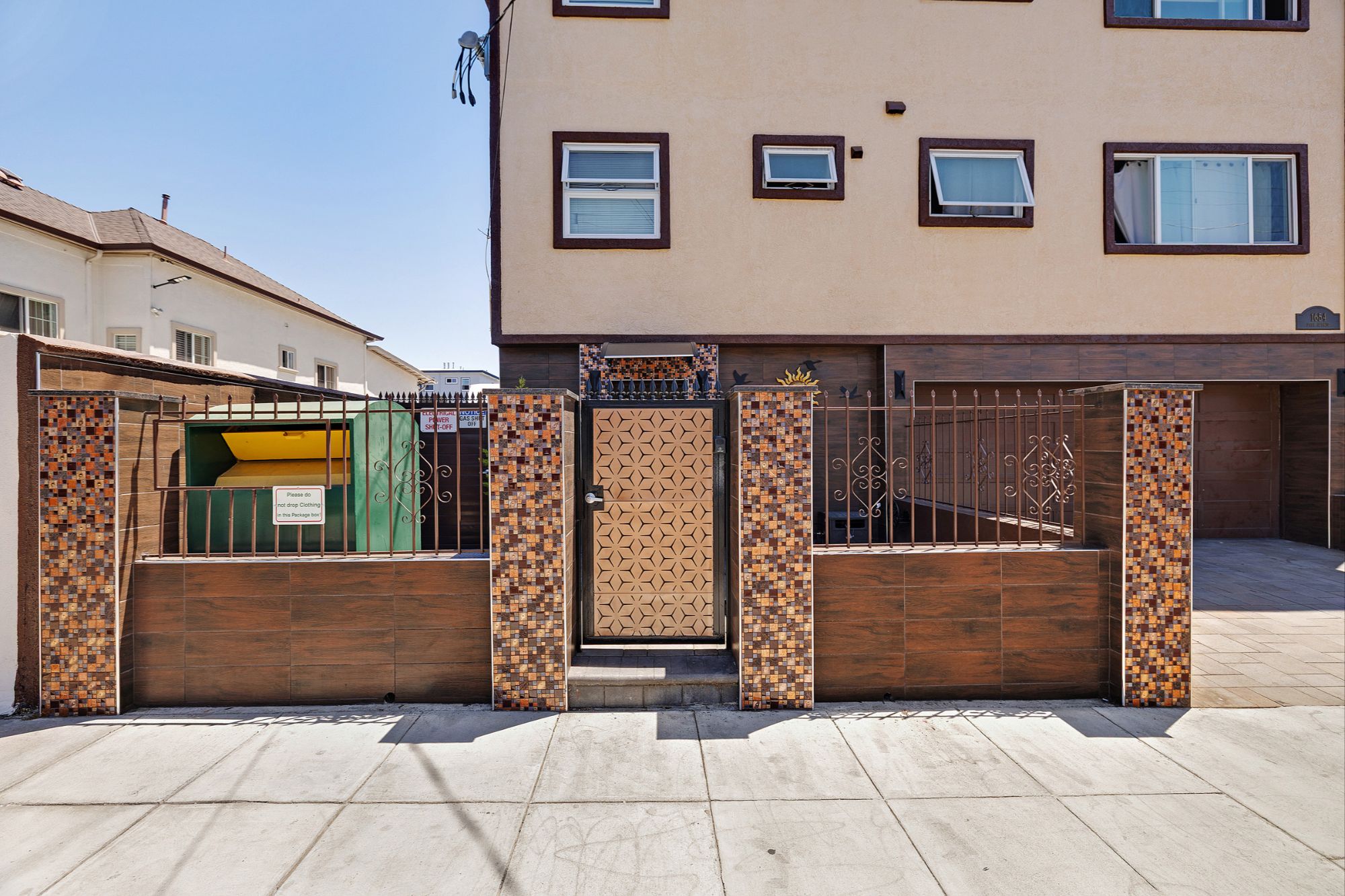Entry gate at 1654 25th Avenue