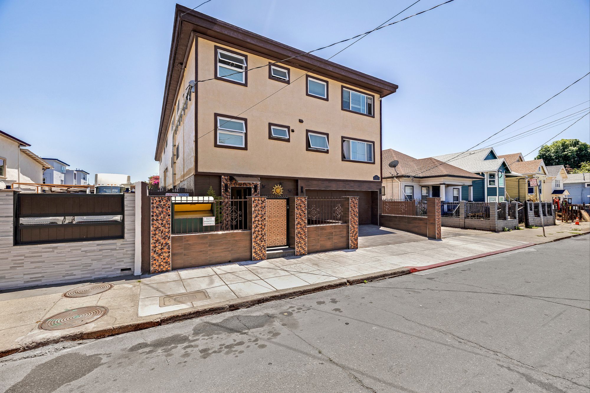 Angled exterior view at 1654 25th Avenue