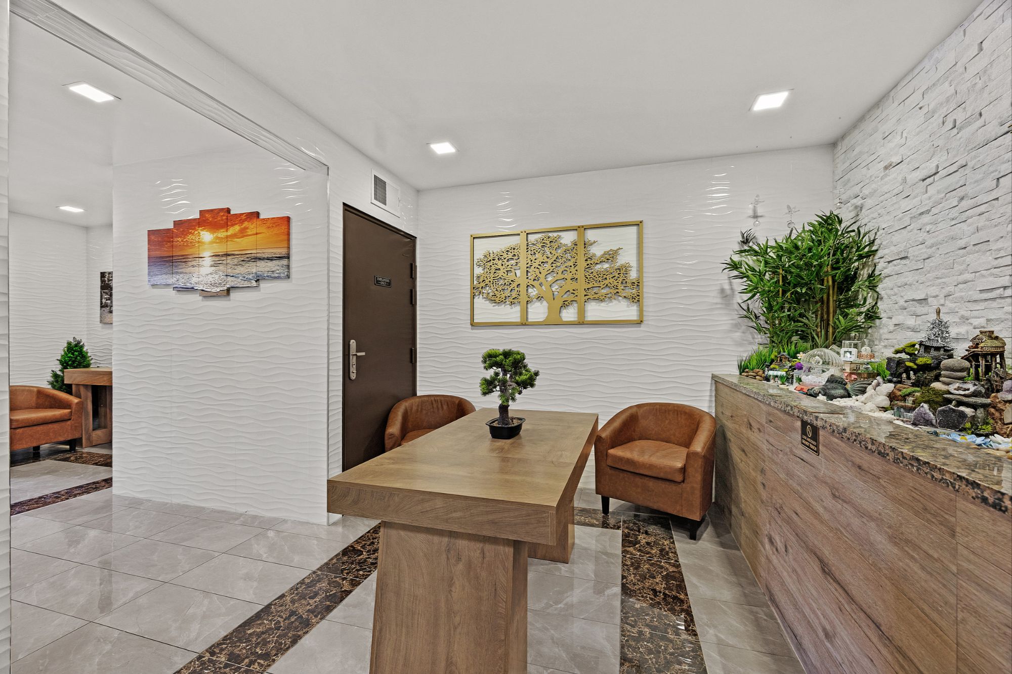 Common-area lounge at 1654 25th Avenue