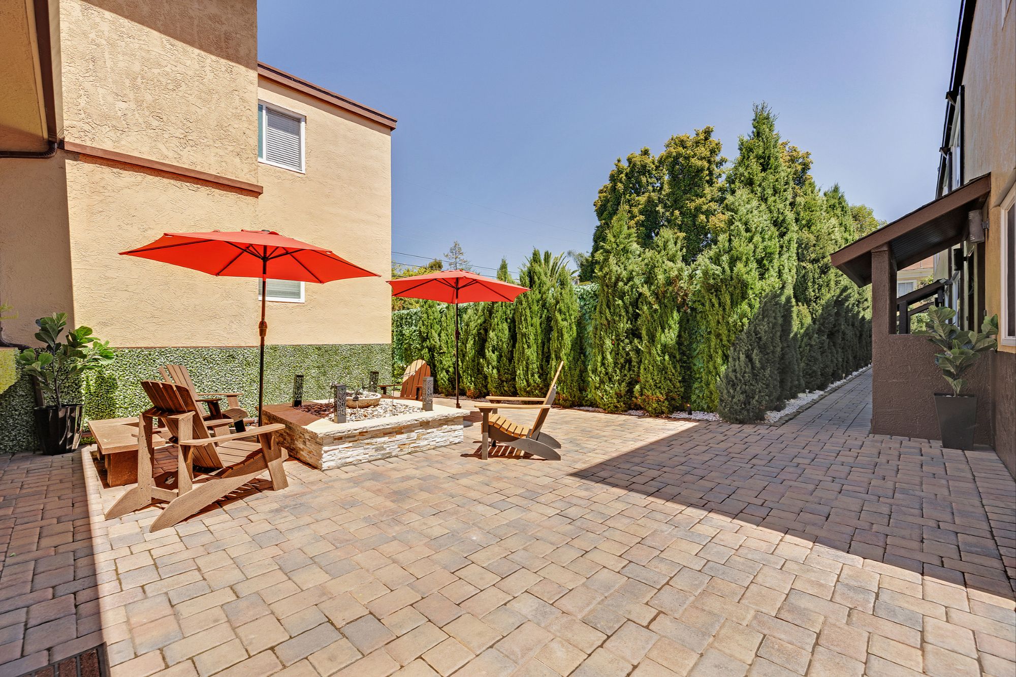 3000 Nicol Avenue patio