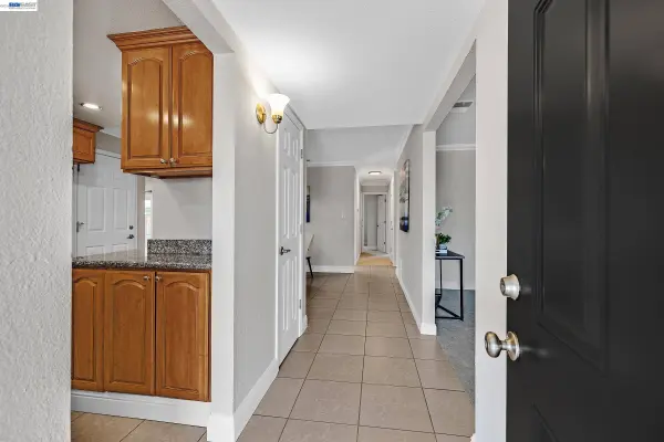 4061 Holland Dr, Pleasanton, CA 94588