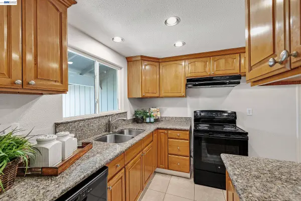 4061 Holland Dr, Pleasanton, CA 94588