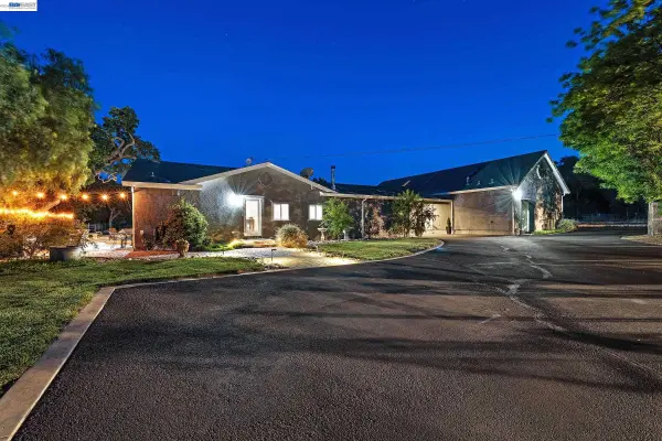 10040 Tesla Rd, Livermore, CA 94550