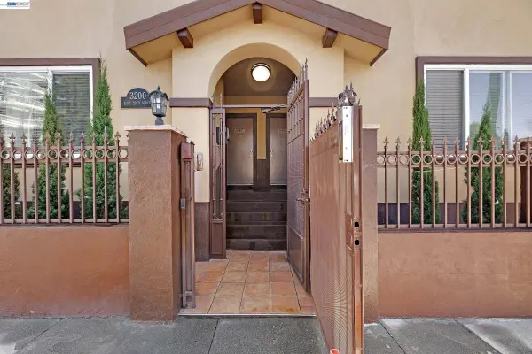 2300 Fruitvale Ave, Oakland, CA 94601
