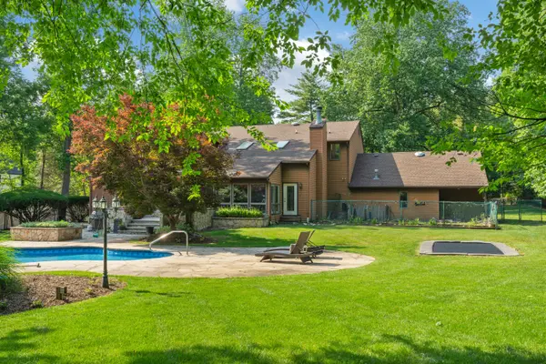 81 Old Tappan Rd, Old Tappan, NJ 07675-7418