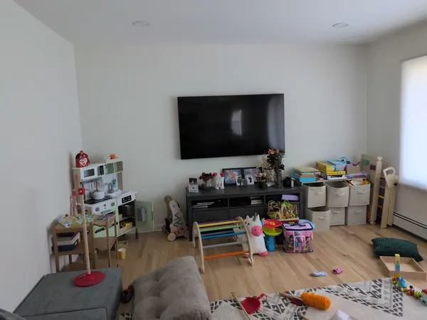 312 Glen Ave, Palisades Park, NJ 07650-1715