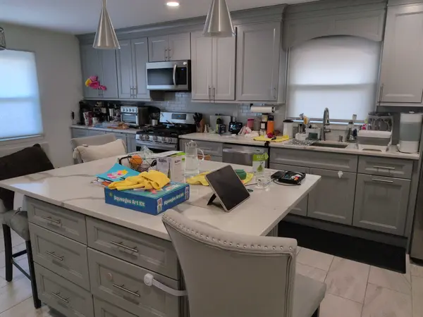 312 Glen Ave, Palisades Park, NJ 07650-1715