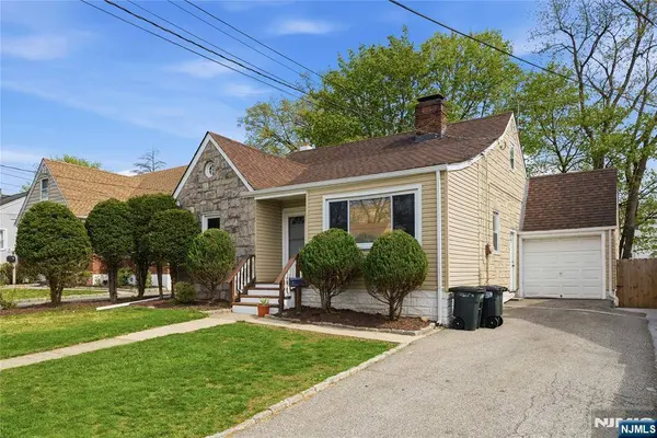 55 Huntting DR, Dumont, NJ 07628