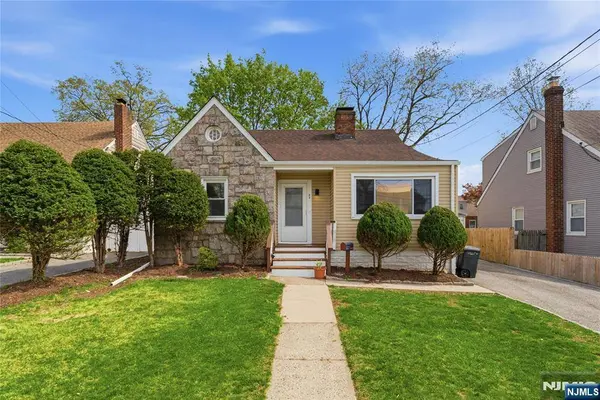 55 Huntting DR, Dumont, NJ 07628