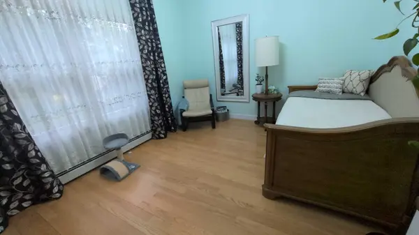 12-65 Burbank St, Fair Lawn, NJ 07410-2217