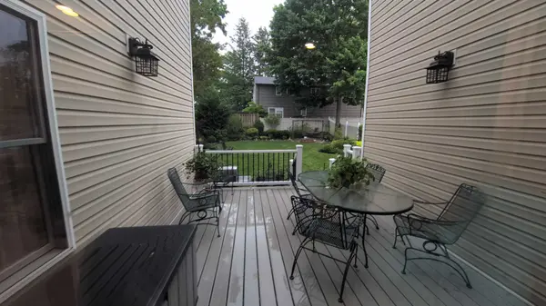 12-65 Burbank St, Fair Lawn, NJ 07410-2217