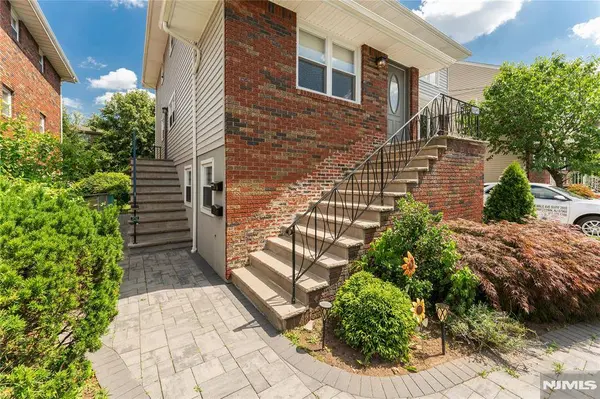 312 Glen AVE, Palisades Park, NJ 07650