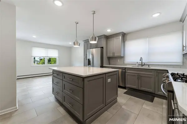 312 Glen AVE, Palisades Park, NJ 07650