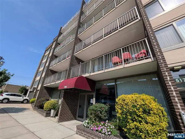 515 Anderson #6K