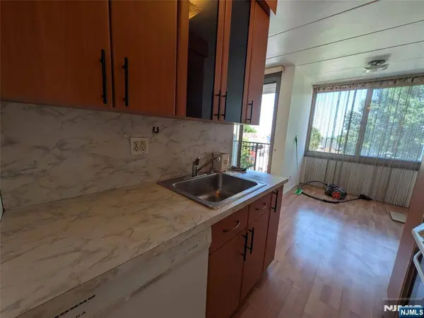 515 Anderson #6K, Cliffside Park, NJ 07010