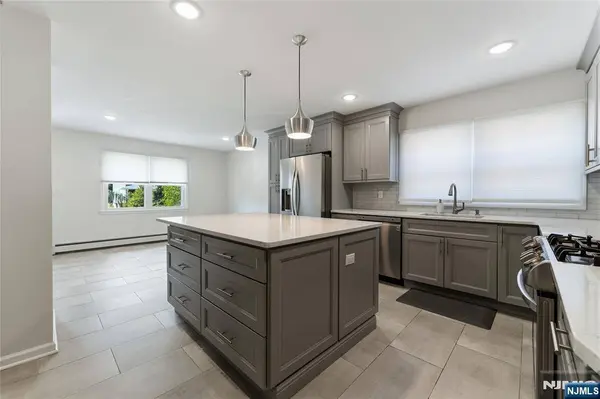 312 Glen AVE #1st Flr, Palisades Park, NJ 07650