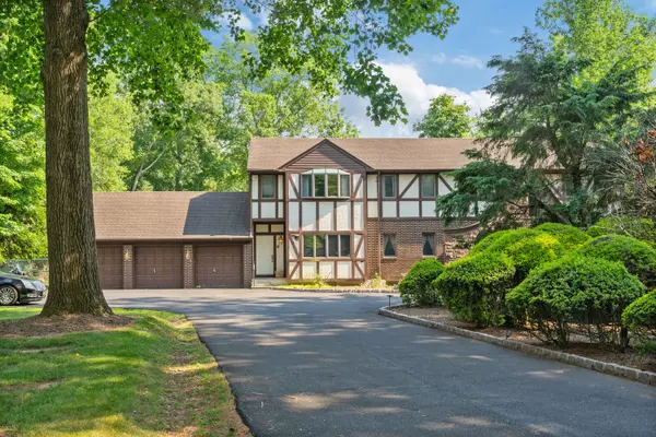 81 Old Tappan Rd, Old Tappan, NJ 07675-7418