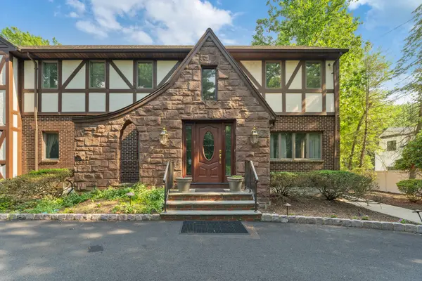 81 Old Tappan Rd, Old Tappan, NJ 07675-7418