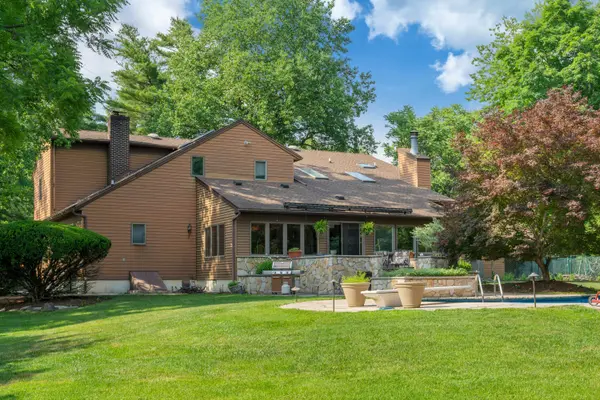 81 Old Tappan Rd, Old Tappan, NJ 07675-7418