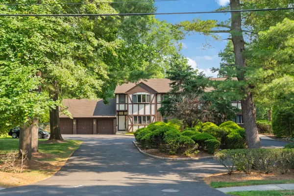 81 Old Tappan Rd, Old Tappan, NJ 07675-7418