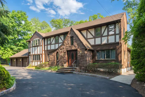 81 Old Tappan Rd, Old Tappan, NJ 07675-7418