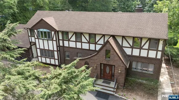 81 Old Tappan RD, Old Tappan, NJ 07675