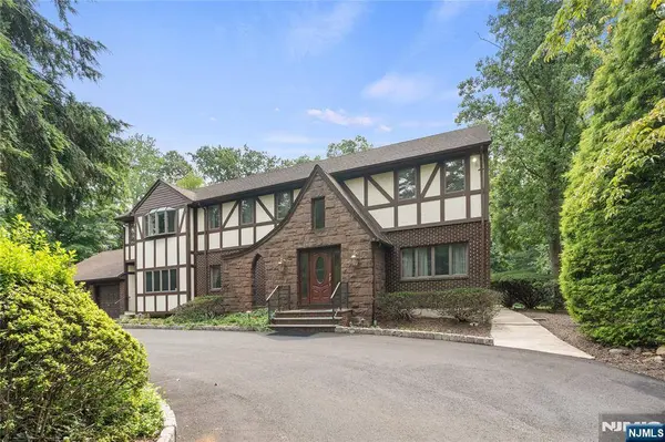 81 Old Tappan RD, Old Tappan, NJ 07675