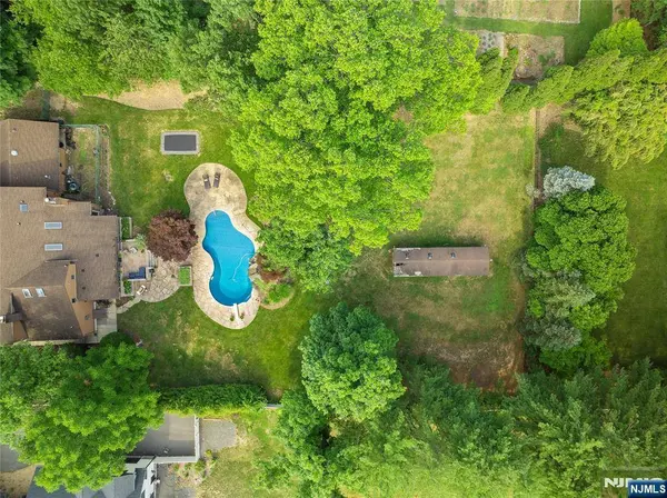 81 Old Tappan RD, Old Tappan, NJ 07675