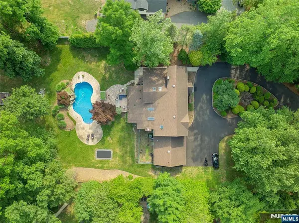 81 Old Tappan RD, Old Tappan, NJ 07675