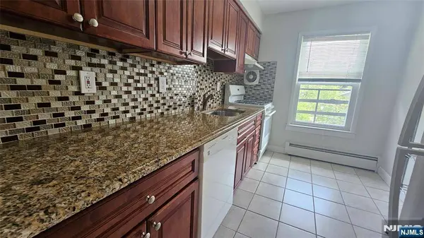 1628 Valley ST #2C, Fort Lee, NJ 07024